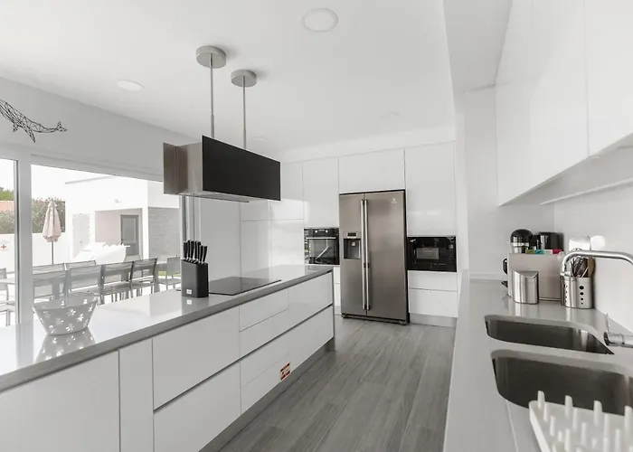 Luxury Chill Villa - Private pool, jacuzzi&exclusive guest experience Villa Santa Barbara (Lisbon)