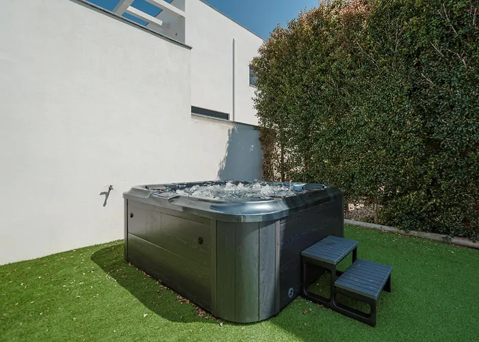 Luxury Chill Villa - Private pool, jacuzzi&exclusive guest experience Villa *